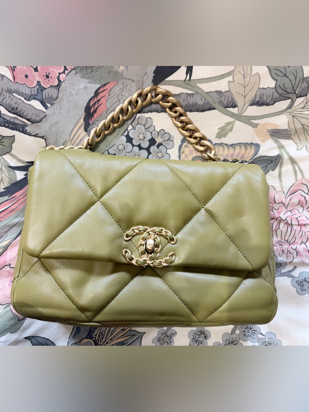 CHANEL Olive Quilted Lambskin Shoulder Bag with Gold Chain
